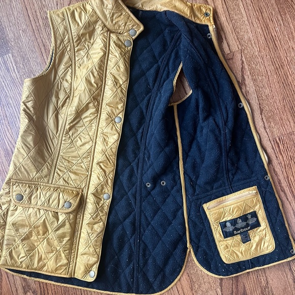 Barbour vest, women’s U.S. size 4. - Picture 6 of 7